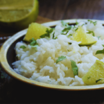 arroz-de-limao-e-coentro-uma-explosao-de-sabores-refrescantes