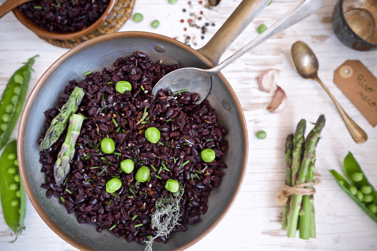 como-fazer-arroz-preto-receita-completa-com-todo-o-passo-a-passo