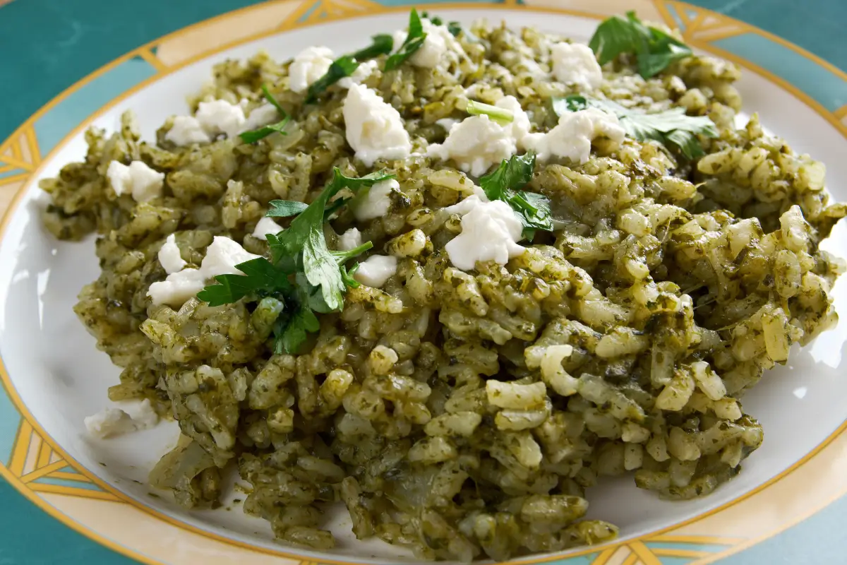 receita-de-arroz-com-espinafre-spanakorizo-passo-a-passo