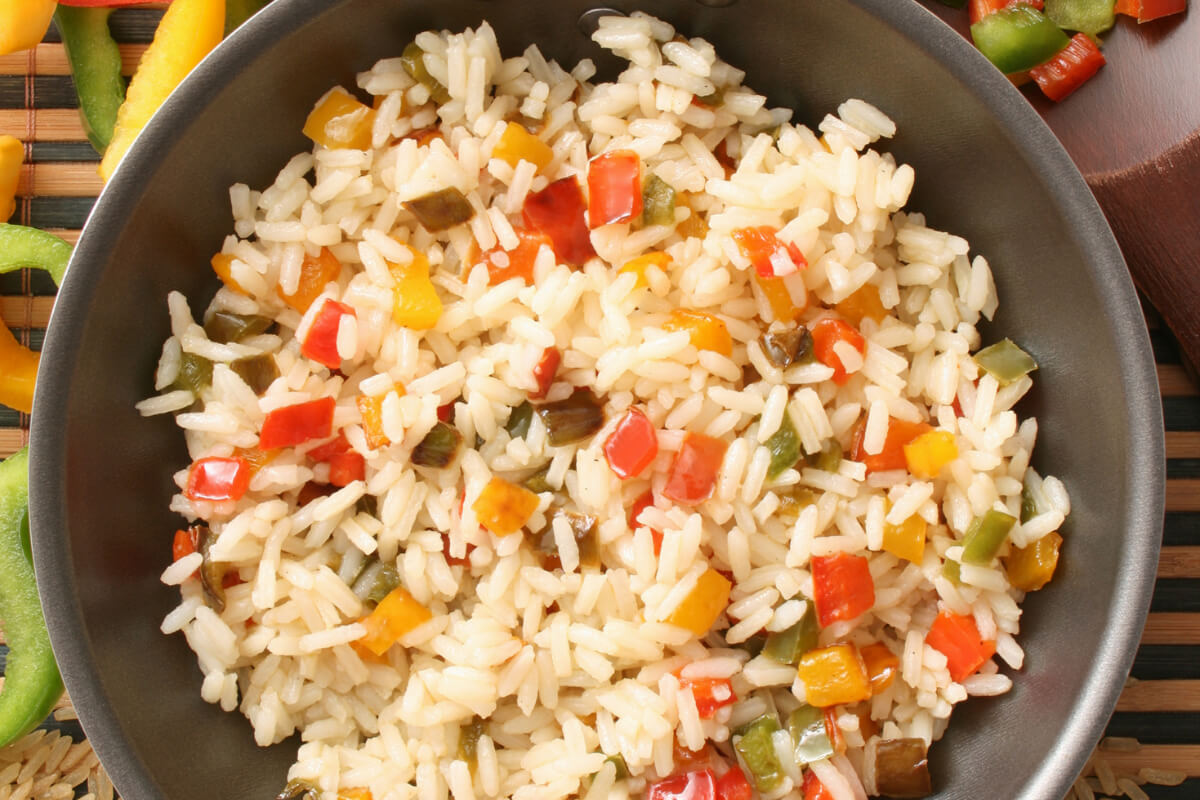 receita-de-arroz-temperado-para-acompanhar-churrasco-muito-facil