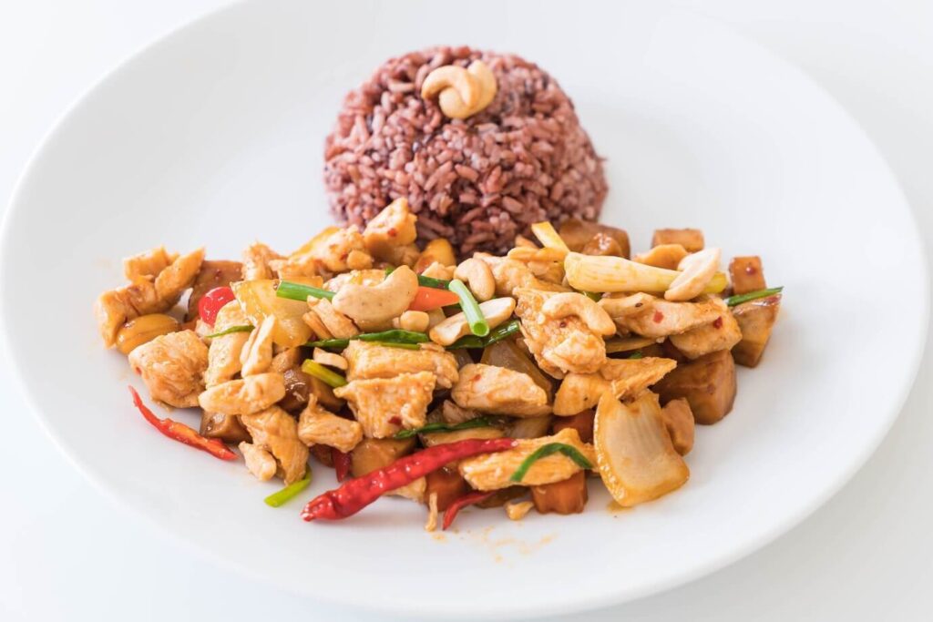 Arroz de Coco com Frango e Castanha-de-Cajú